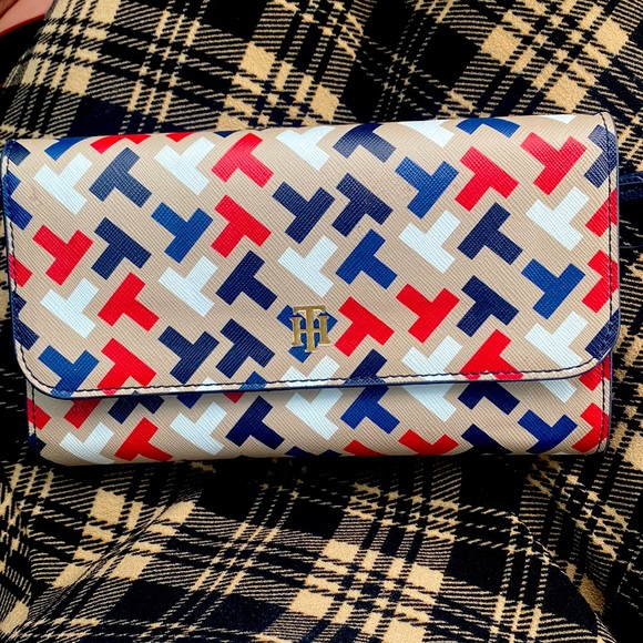 Tommy Hilfiger wallet - Picture 1 of 3